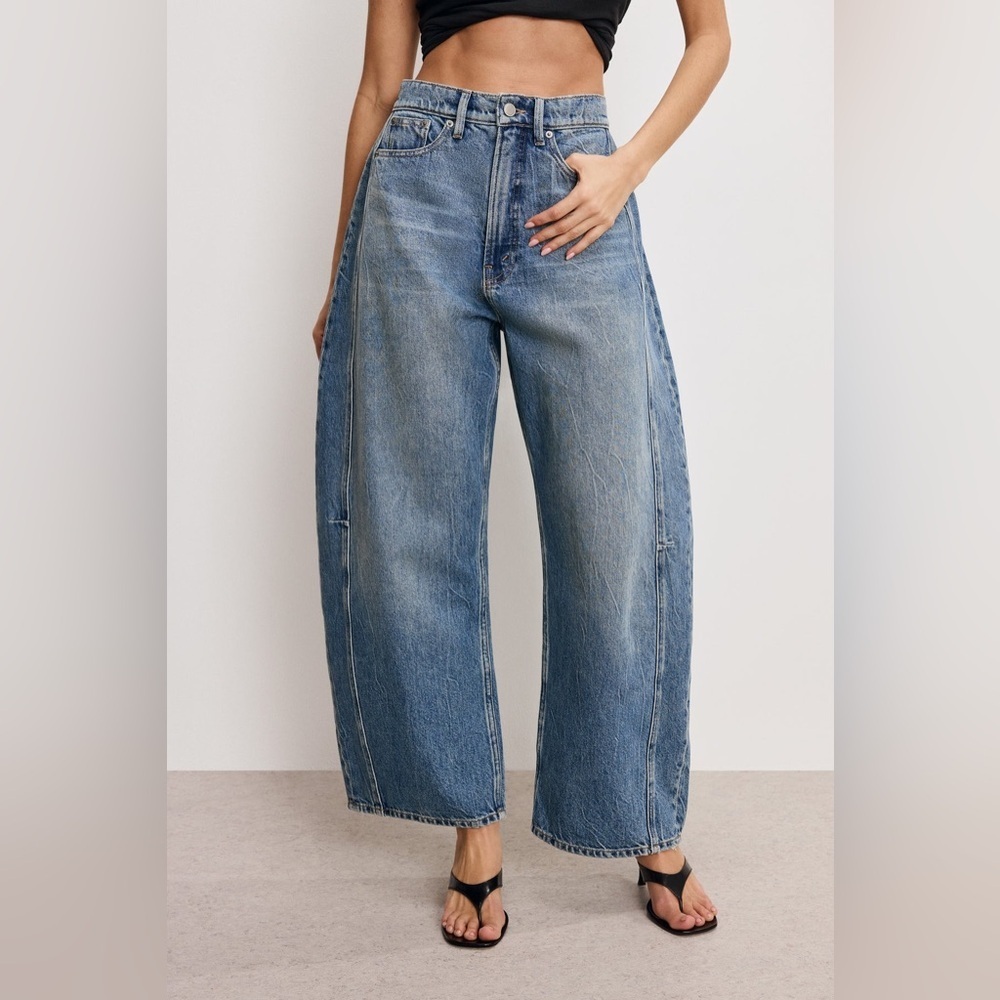 Good American Good Extreme Barrel Jeans In Size 31 Or 12